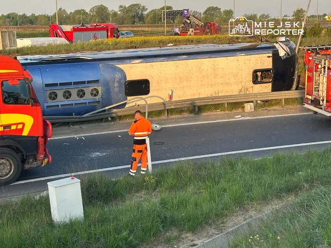 У Польщі перекинувся автобус з українцями, у місце аварії згодом влетіла фура (фото)