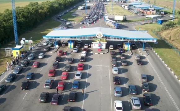 Митники радять утриматись від поїздок  через «Устилуг»