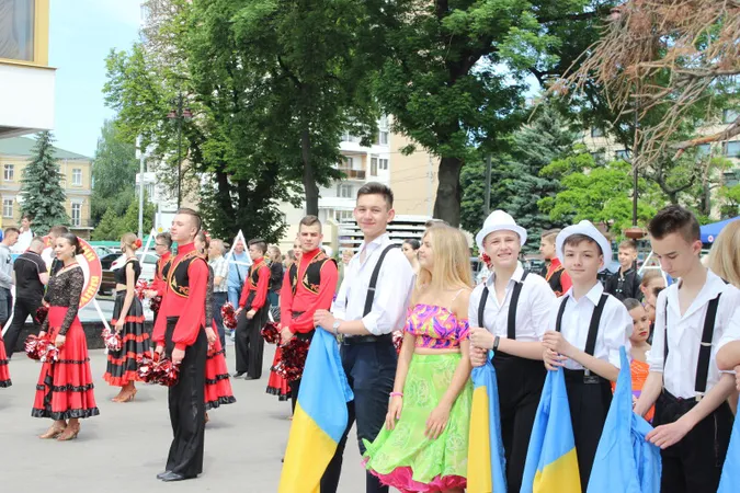 Школярі «промарширували» Луцьком (фото)