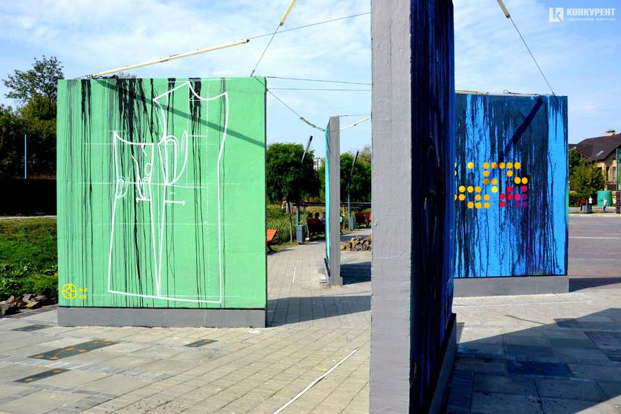 Міфи, що можуть бути реальністю: у Луцьку оновили відому вуличну галерею (фото)