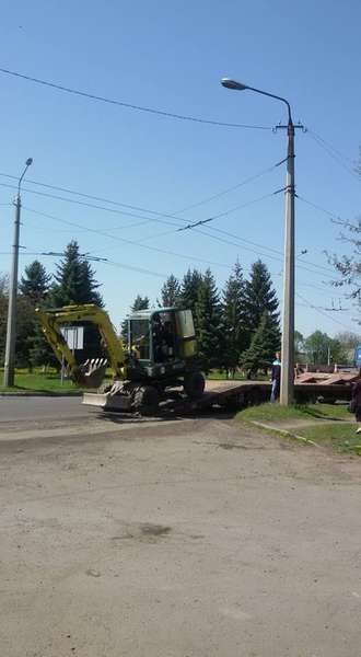 Як у Луцьку ремонтують дорогу біля «SKF Україна» (фото)