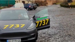 У Луцьку помітили таксиста Миколая на «Теслі» (відео)