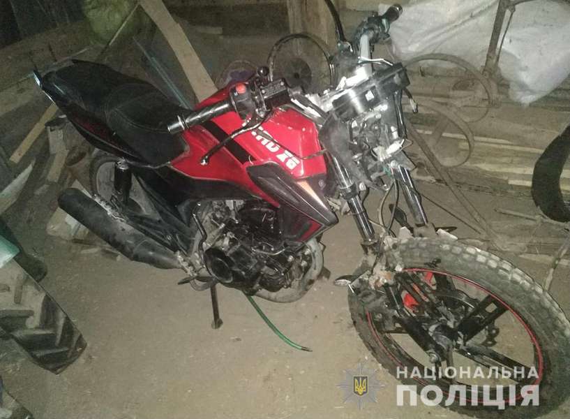 У Луцькому районі мотоцикл протаранив дерево – постраждали пасажири (фото)