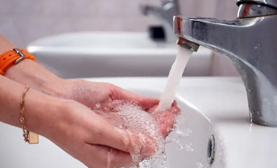 Лучанам включать гарячу воду: де й коли