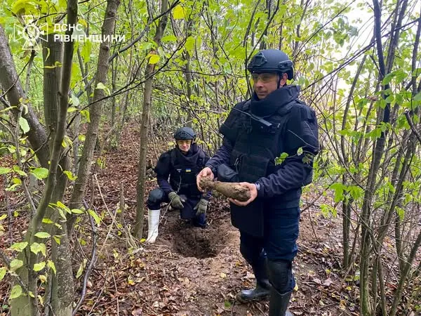 На Рівненщині грибник знайшов арсенал часів війни (фото)