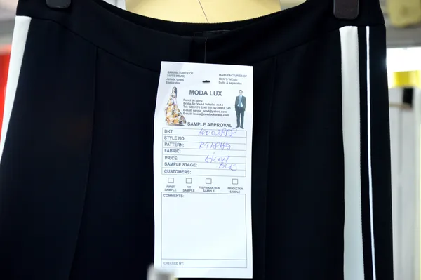 Як у Луцьку шиють оригінальний одяг River Island (фото)