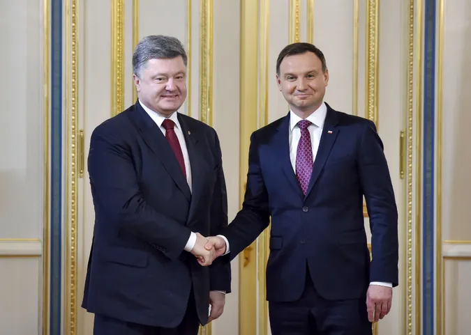 Порошенко і Дуда обговорили питання Волинської трагедії