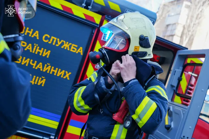 У Луцьку горів спорткомплекс на проспекті Президента Грушевського (фото)