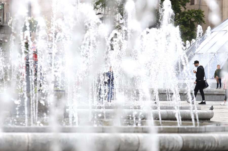 У Києві на Майдані Незалежності запрацювали фонтани (фото)