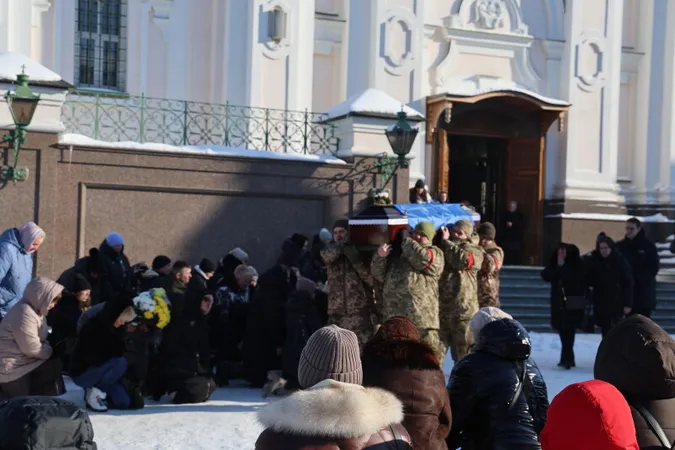 Луцьк навколішки попрощався з загиблим на Харківщині захисником Іваном Прокопцем