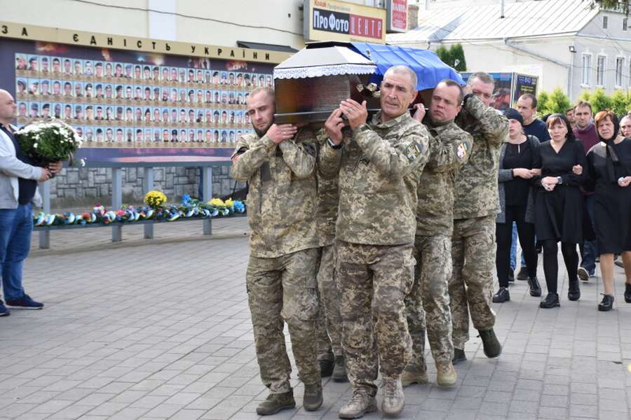 У Луцьку попрощалися з головним сержантом Анатолієм Мосоруком (фото)