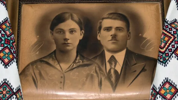 Портрет батьків Ростислава Кушнірука, який йому вдалося вивезти з Сибіру