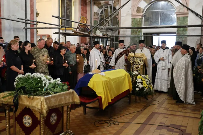 У Луцьку попрощалися із загиблим під Роботиним офіцером Тарасом Пархомуком (фото)