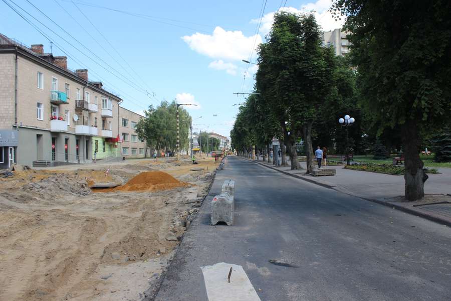 Відкриють у вересні: що коїться на перекритому проспекті Волі у Луцьку (фото)