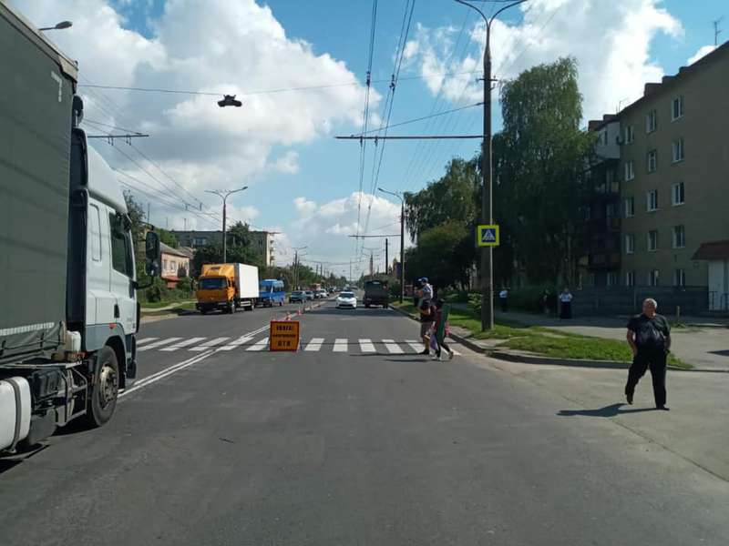 Поліція з’ясовує обставини аварії в Луцьку, в якій загинула дитина (фото)