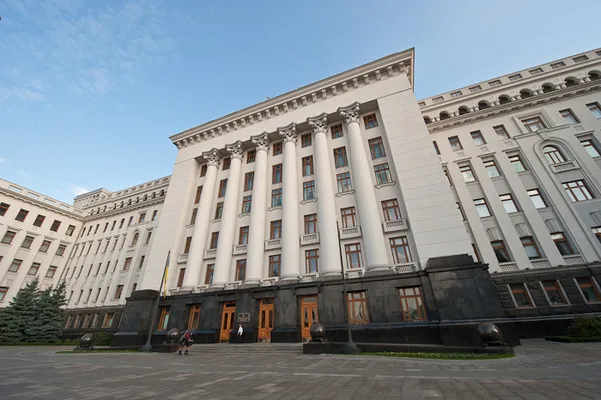 «Там будуть скляні стіни»: Адміністрація Президента переїде (відео)