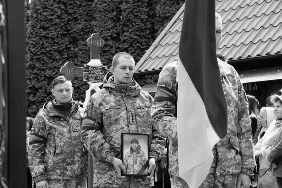 Лучани провели в останню дорогу загиблого Героя Андрія Черевка (фото)