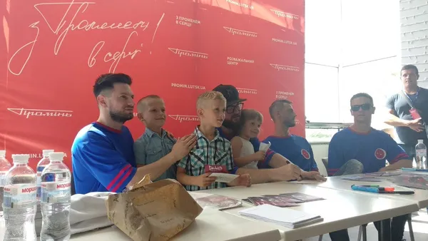 У «Промені» DZIDZIO роздавав автографи та робив селфі