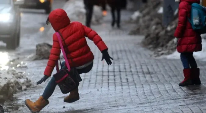 Буде слизько: на Волині оголосили «жовтий» рівень небезпечності
