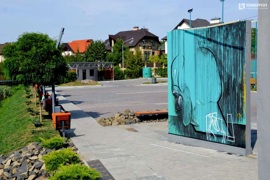 Міфи, що можуть бути реальністю: у Луцьку оновили відому вуличну галерею (фото)