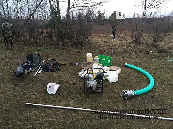 На Волині затримали шістьох бурштинокопачів із Луцька та району