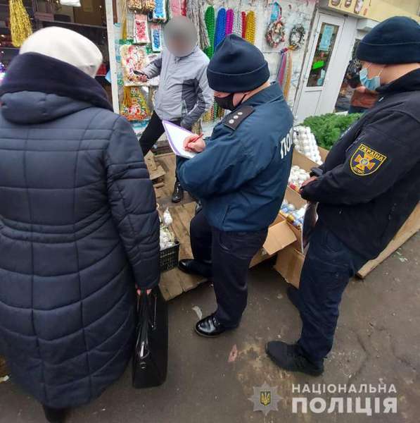 У Луцьку поліція взялася за продавців петард, хлопавок і феєрверків (фото)