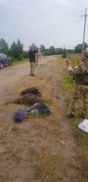 Біля кордону з Білоруссю зловили браконьєрів із сітками (фото)