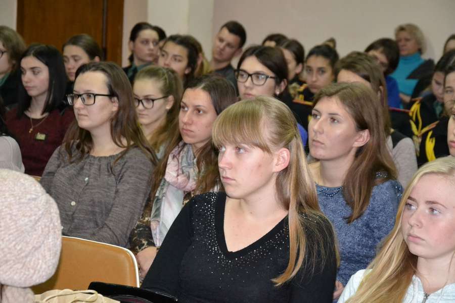 Мовчазна війна: у Луцьку говорили про гендерне насильство (фото)