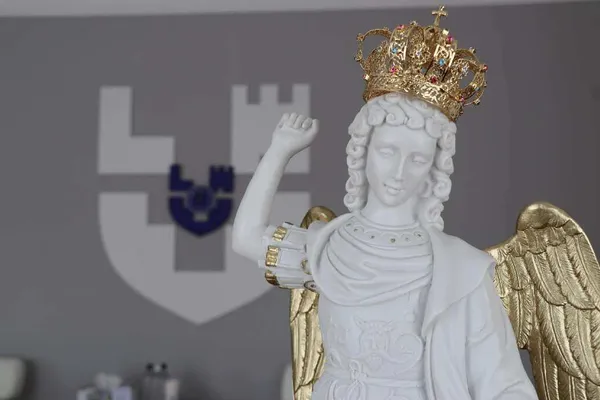 ЛНТУ отримав статуетку від Папи Римського і передасть до Києва (фото)