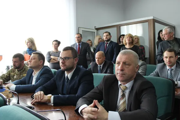 Останній ряд фракції Укроп: Юрій Безпятко, Ігор Поліщк, Сергій Савчук