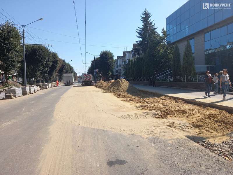 Асфальт та трохи хаосу: що коїться на проспекті Волі у Луцьку (фото, відео)