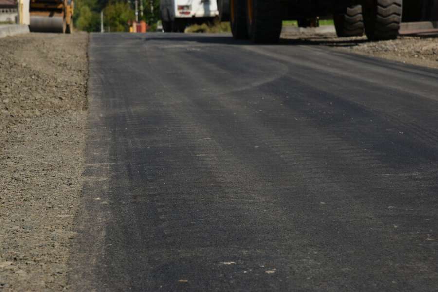 У Луцькій громаді продовжують ремонт доріг: як і де роблять (фото)