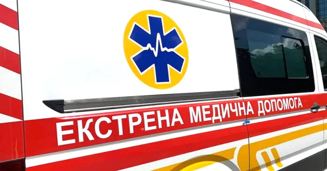 У Луцьку лікарі «швидкої» запустили серце пацієнтки прямо в під'їзді