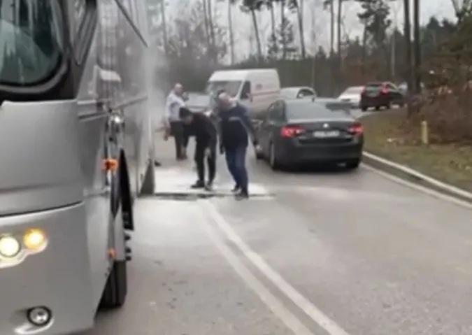 Під Варшавою загорівся автобус з волинянами (відео)