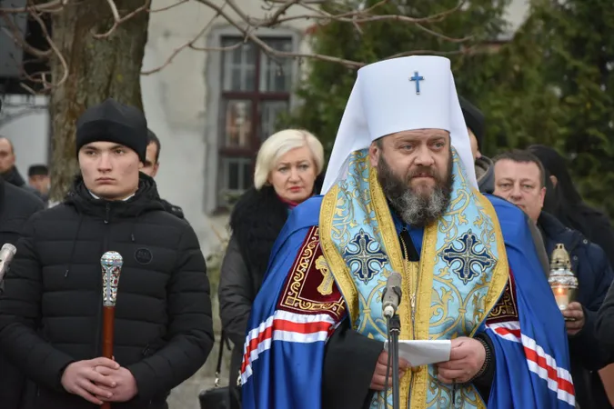 Пам'ятаємо: Луцьк вшанував жертв Голодоморів (фото)