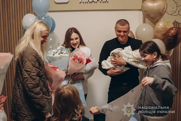 Встиг за 15 хвилин до появи сина: волинський воїн приїхав із передової на народження первістка (фото)