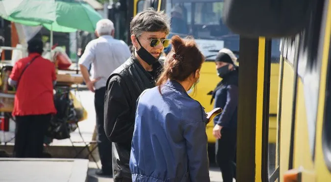 За маски на підборіддях каратимуть по-новому: Кабмін озвучив штрафи