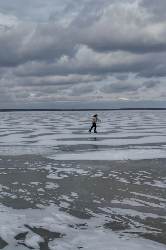 Краю не видно: Світязь перетворився на крижану пустелю (фото)