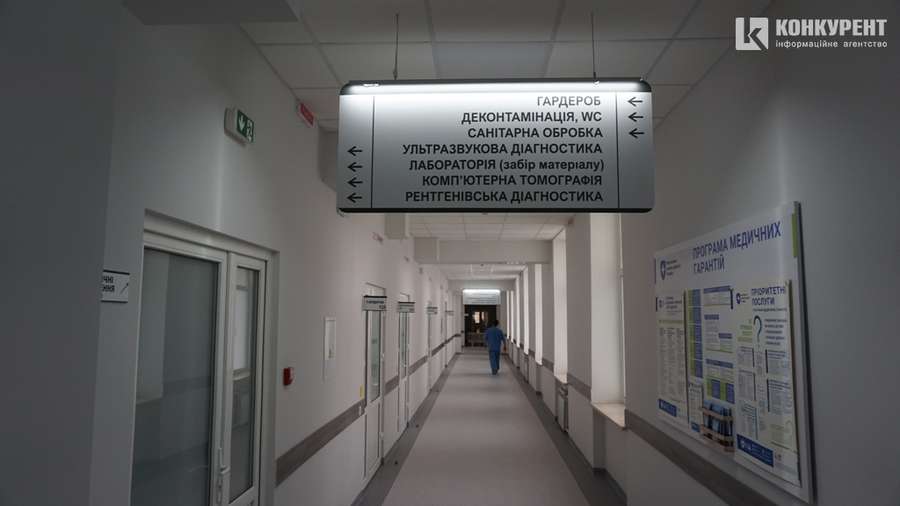 Сучасні коридори виглядають так солідно, що в лікарні можна знімати фільми про медиків><span class=