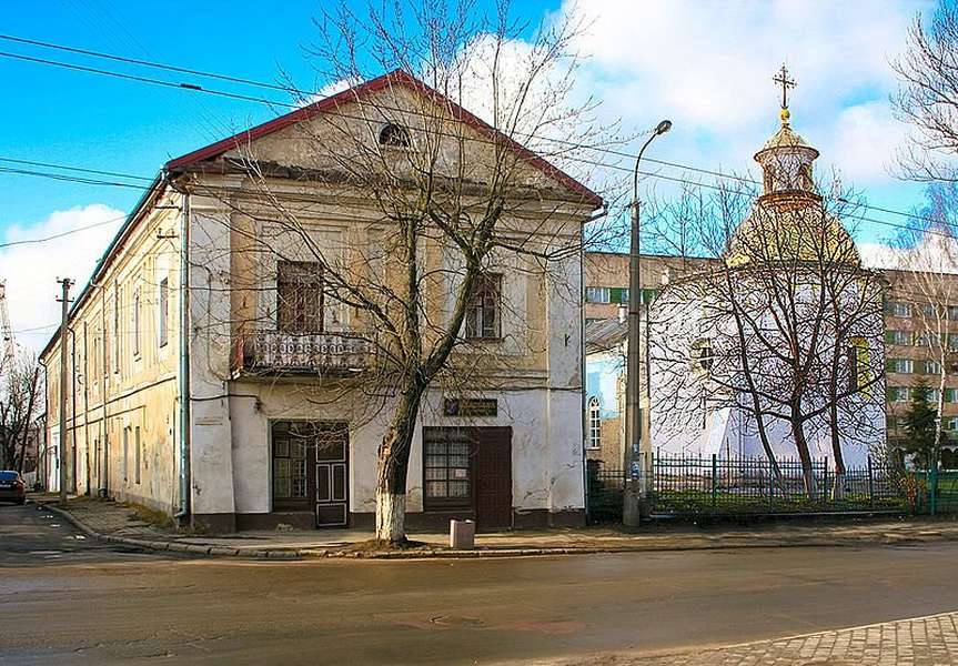 Пам'ятник архітектури 17 століття - монастир василіанів у Старому місті Луцька