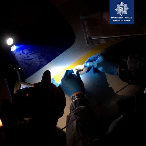У Луцьку патрульні  двічі за ніч виявили осіб із наркотиками (фото)