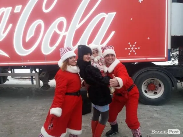 Фура «Coca-Cola» спізнилася, але приїхала до Луцька (фото)