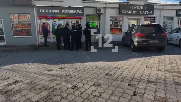 У Луцьку обікрали обмінник валют: винесли тисячі доларів (відео)