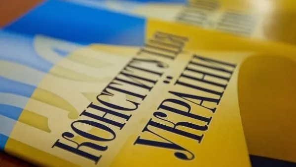 Курс на ЄС і НАТО: які зміни до Конституції пропонує Порошенко