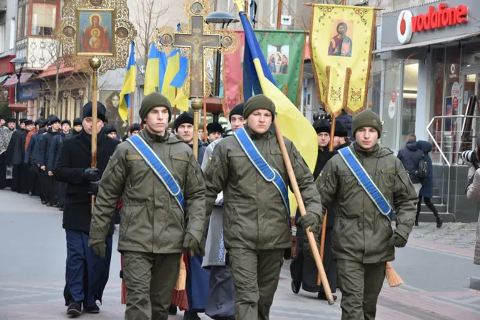 Пам'ятаємо: Луцьк вшанував жертв Голодоморів (фото)