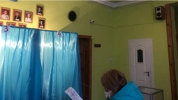 У Ковелі скриньку для голосування поставили під камерою відеоспостереження (фото)