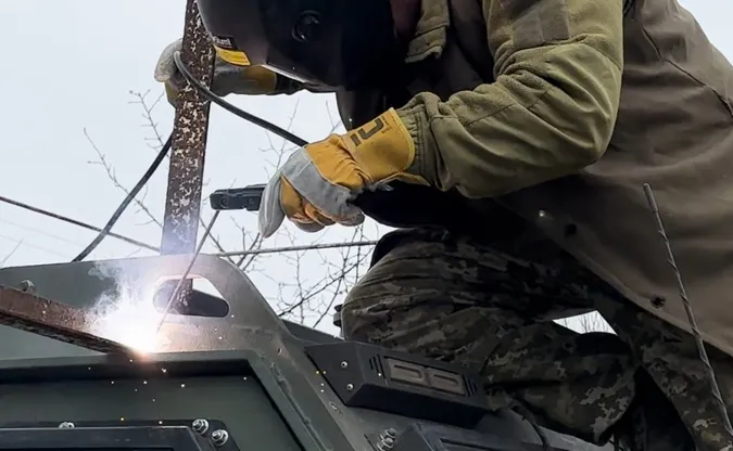 Волинські прикордонники захищають бронеавтомобілі від FPV-дронів: як саме