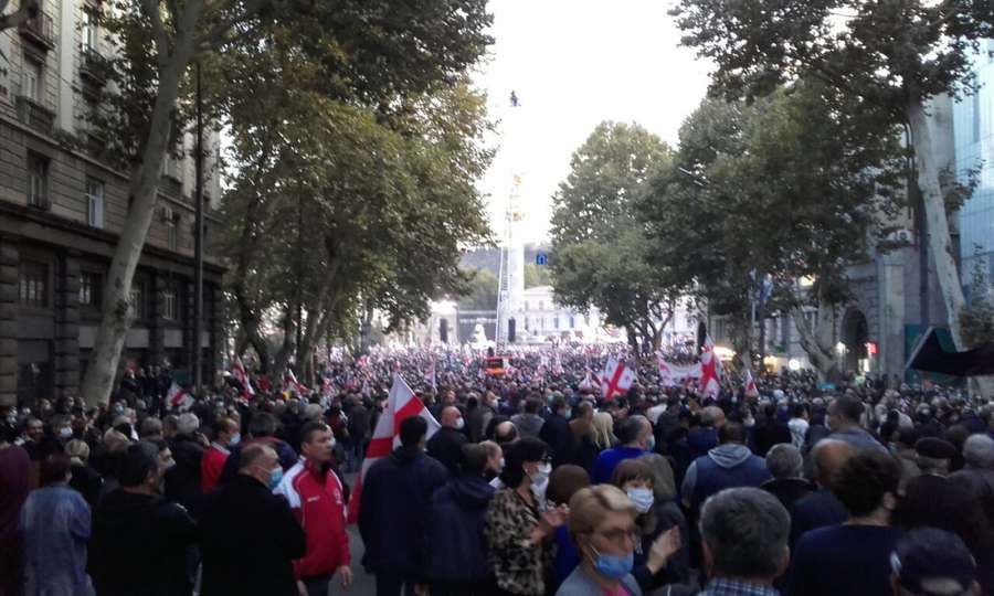 У Тбілісі відбувся масштабний протест за звільнення Саакашвілі (фото)