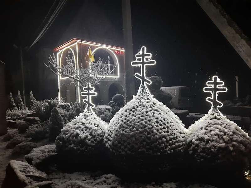 Показали фото з першим снігом у Жидичинській лаврі