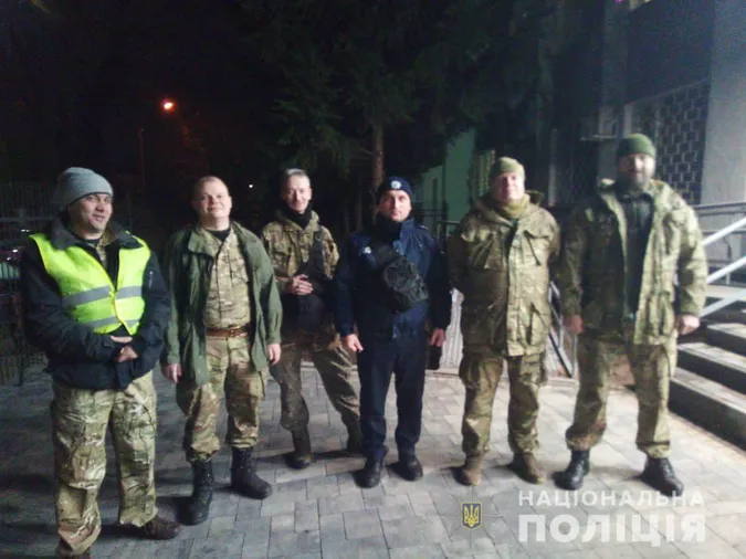 Вулиці Луцька патрулюють бійці спецпідрозділів (фото)